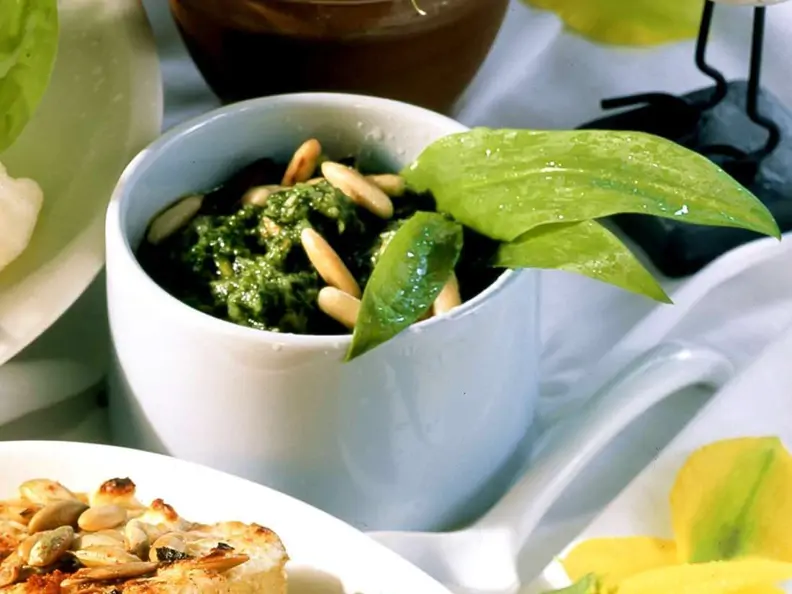 Hirsefrikadellen mit Bärlauchsauce