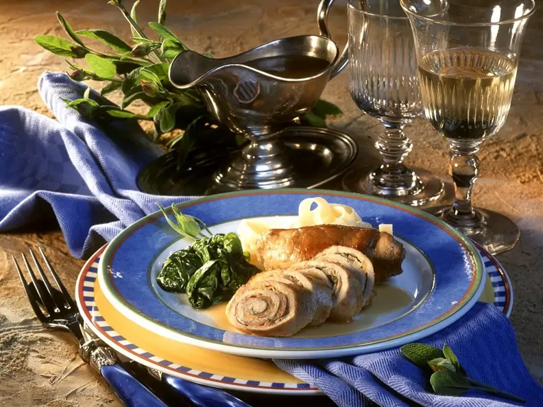 Rouladen mit Schinken-Knobauchfüllung und Spinat