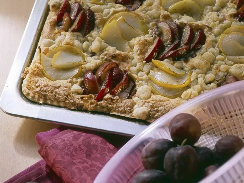 Birnen-Zwetschgen-Blechkuchen
