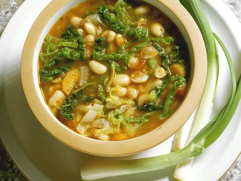 Bohnen-Wirsingsuppe