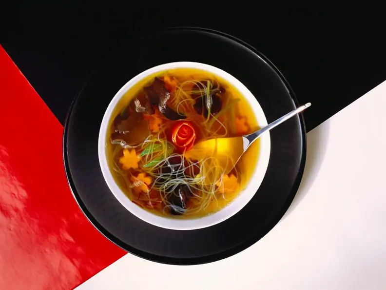 Gemüsesuppe mit Glasnudeln