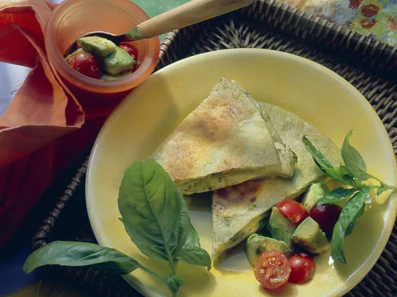 Mozzarella-Pesto-Tortillas