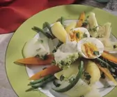 Gedämpftes Gemüse und Ei