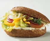 Belegte Brötchen mit Salat