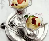 Sabayone mit Beeren