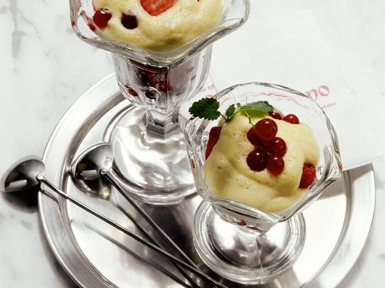 Sabayone mit Beeren