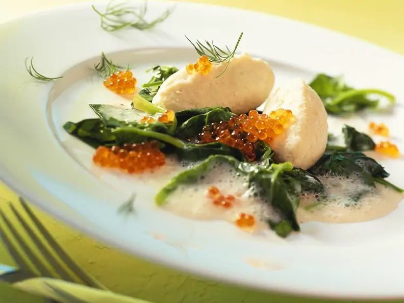 Hechtnocken mit Sahnesauce und Spinat