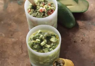 Taquitos mit Avocadodip und Tomatillodip