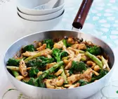 Gebratenes Hähnchen mit Brokkoli