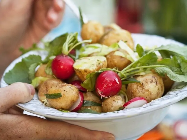 Kartoffelsalat mit Radieschen