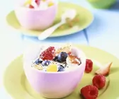 Quark mit Beeren und Mohn