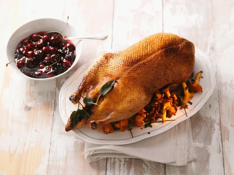 Vierländer Ente mit Pilzen und fruchtiger Soße