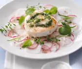 Ziegenkäse auf Radieschen-Carpaccio