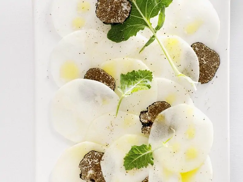 Kohlrabi-Carpaccio mit Trüffel