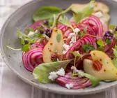 Salat mit Roter Bete, Ziegenkäse und Birne