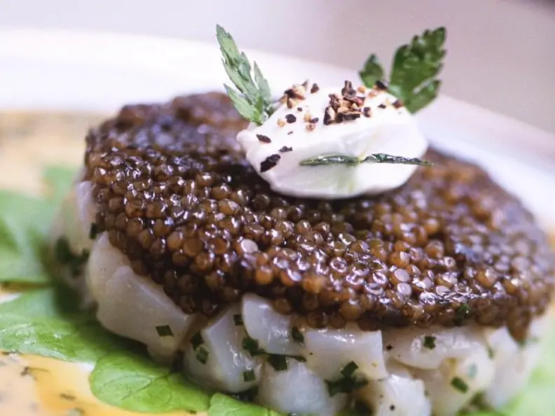 Fischtatar mit Kaviar