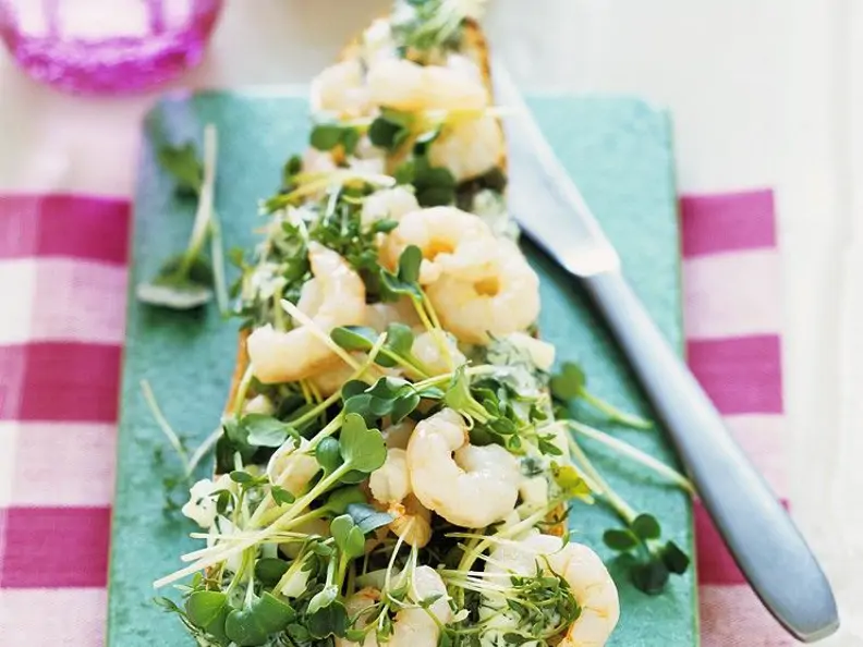 Baguette mit Kresse, Shrimps und Remoulade
