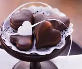 Mit Zwetschenmarmelade gefüllte Lebkuchen und Schokoladenglasur