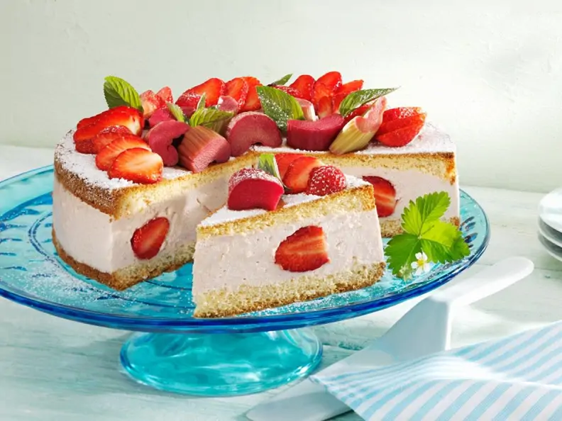 Erdbeer-Rhabarber-Torte