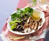 Makrele mit Salat aus schwarzen Bohnen