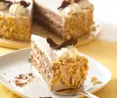 Sahnetorte mit Whiskey und Mandeln