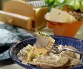 Gefüllte Nudeln mit Spinat und würzigem Käse