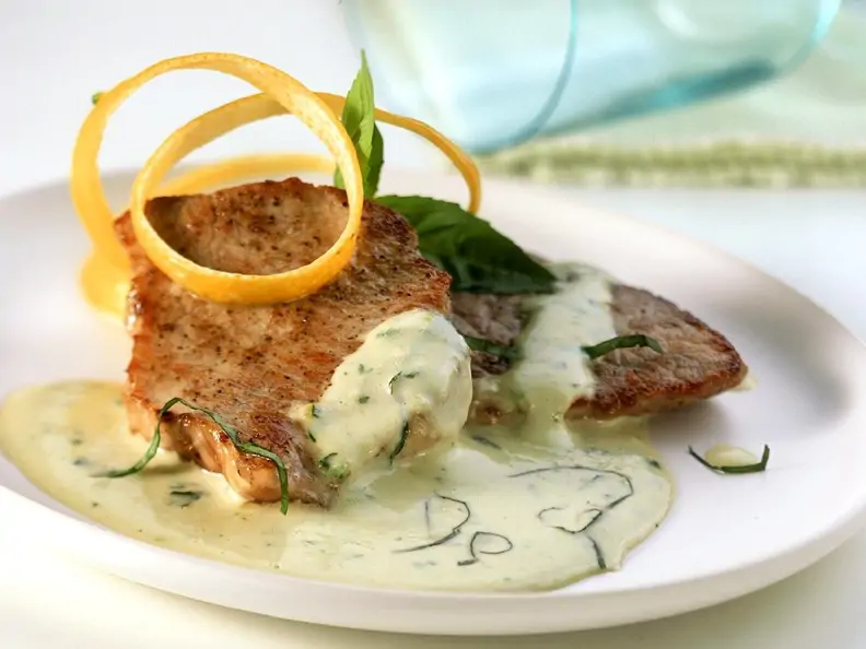 Schnitzel mit Zucchinisoße