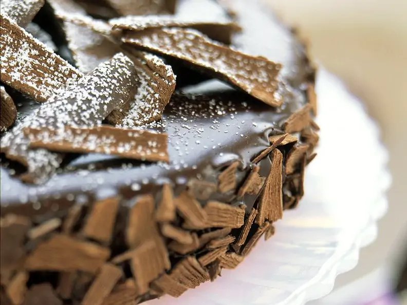 Schokotorte mit Staubzucker