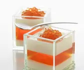 Vanillecreme und Orangenkaviar aus der Molekularküche