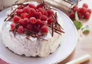 Geeiste Himbeertorte