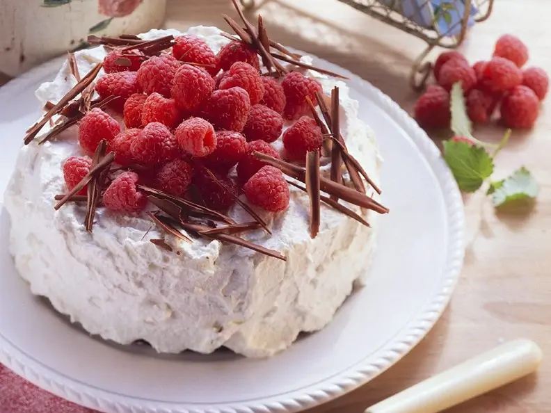 Geeiste Himbeertorte