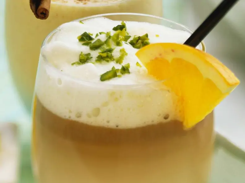 Milch mit Mokka und Orangenlikör