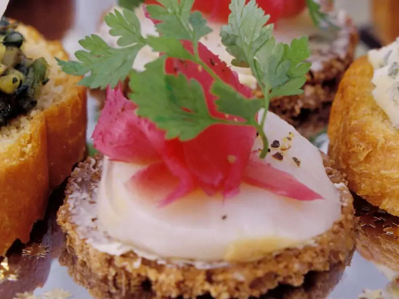 Häppchen mit Jakobsmuschel und Ingwer