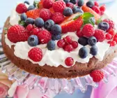 Glutenfreier Schokokuchen mit Beeren