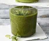 Feldsalat-Smoothie mit Kräutern