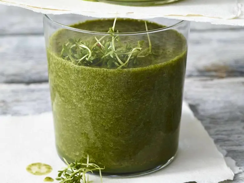 Feldsalat-Smoothie mit Kräutern