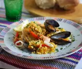 Meeresfrüchte-Paella mit Hähnchen