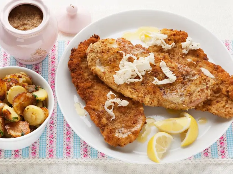 Schnitzel in pikanter Hülle