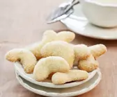 Vanillekipferl mit Haselnüssen