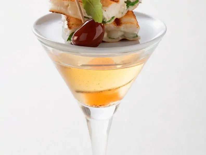 Martini mit Käsehäppchen