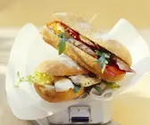 Hähnchen-Lamm-Sandwich