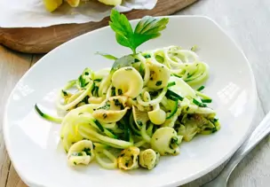 Zucchininudeln mit Pilzen