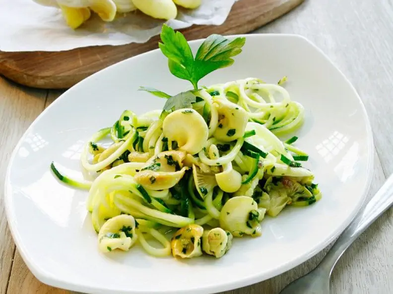 Zucchininudeln mit Pilzen