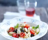 Nudeln mit Tomaten und Ricotta