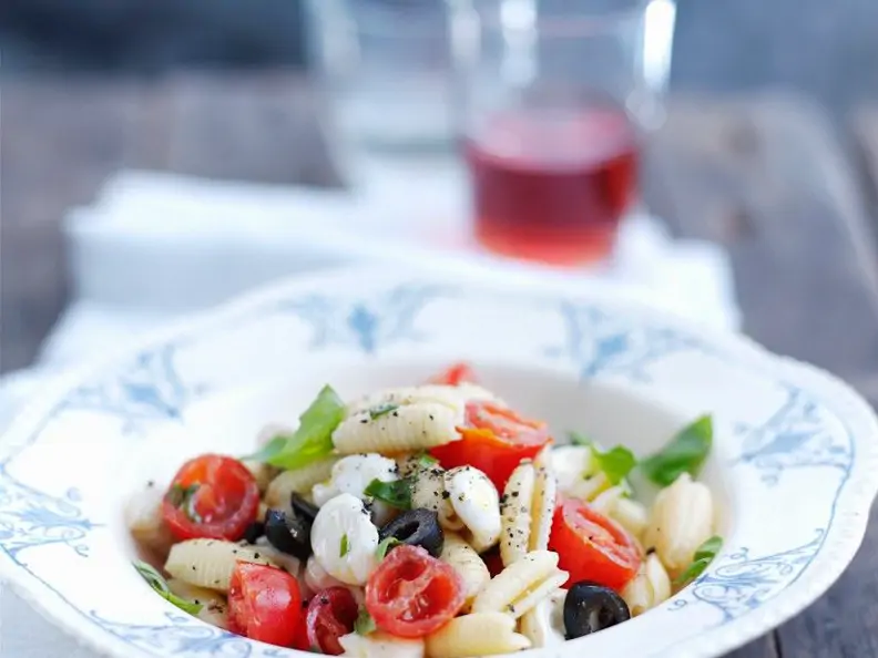 Nudeln mit Tomaten und Ricotta