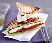 Tomaten-Mozzarella-Sandwiches