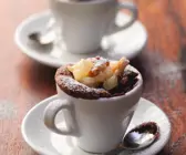 Schoko-Tassenkuchen mit Birne
