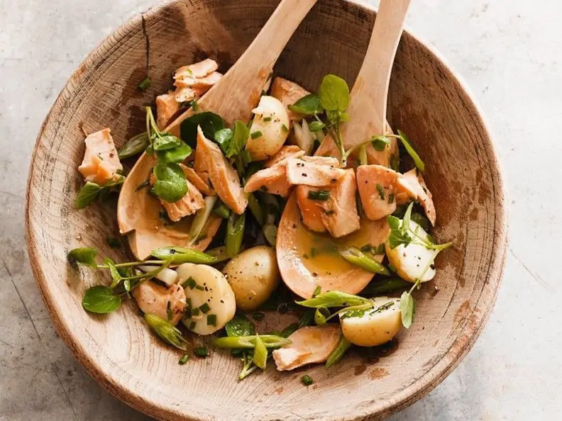 Kartoffelsalat mit Fisch