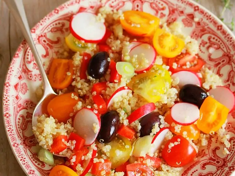 Quinoasalat mit Tomaten