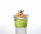 Joghurt-Basilikum-Lassi mit Tintenfisch